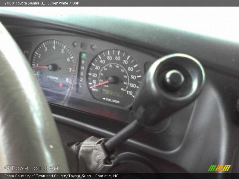 Super White / Oak 2000 Toyota Sienna LE