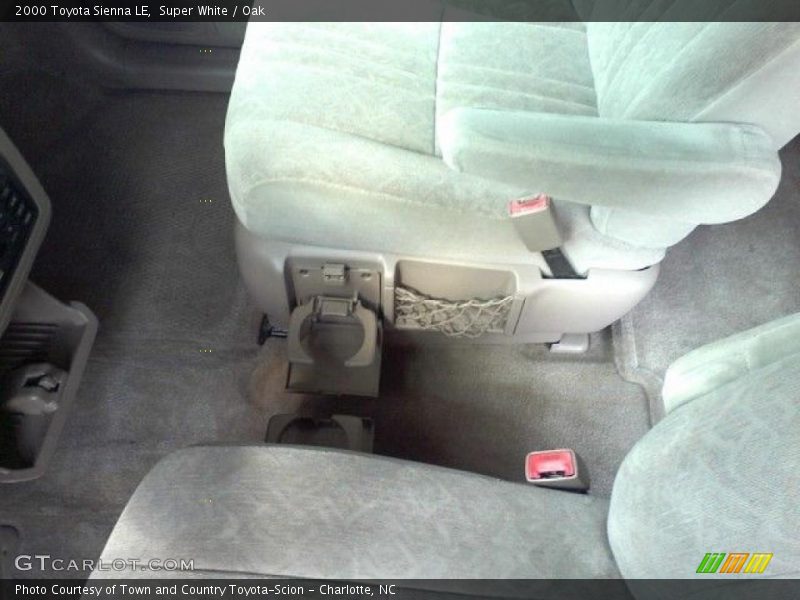 Super White / Oak 2000 Toyota Sienna LE