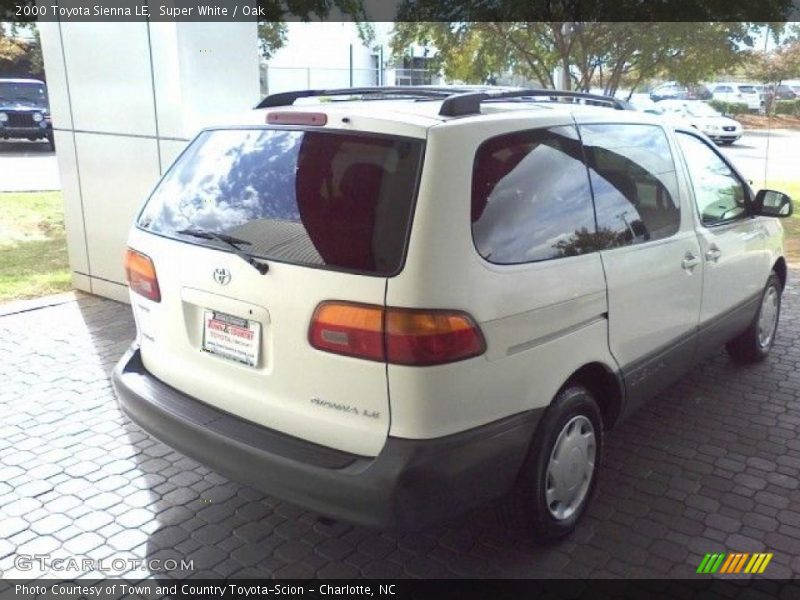 Super White / Oak 2000 Toyota Sienna LE
