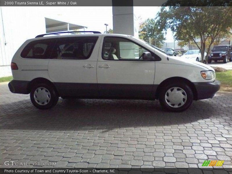 Super White / Oak 2000 Toyota Sienna LE