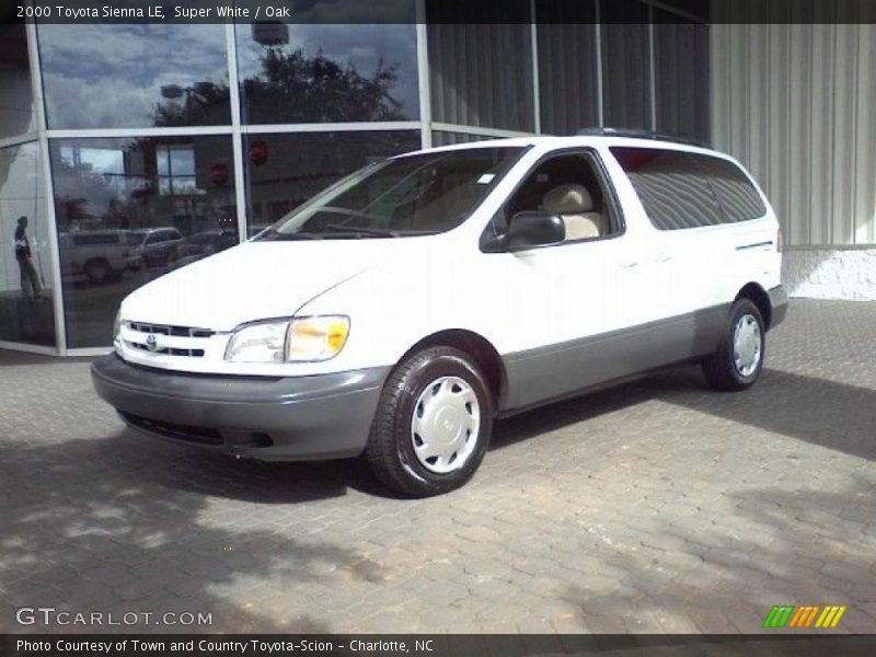 Super White / Oak 2000 Toyota Sienna LE