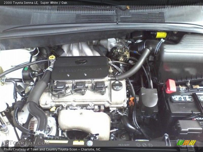 Super White / Oak 2000 Toyota Sienna LE