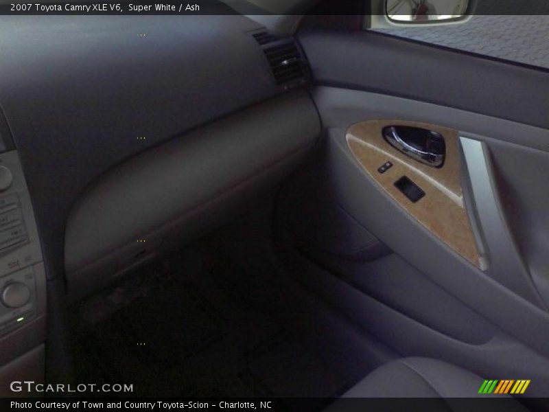 Super White / Ash 2007 Toyota Camry XLE V6