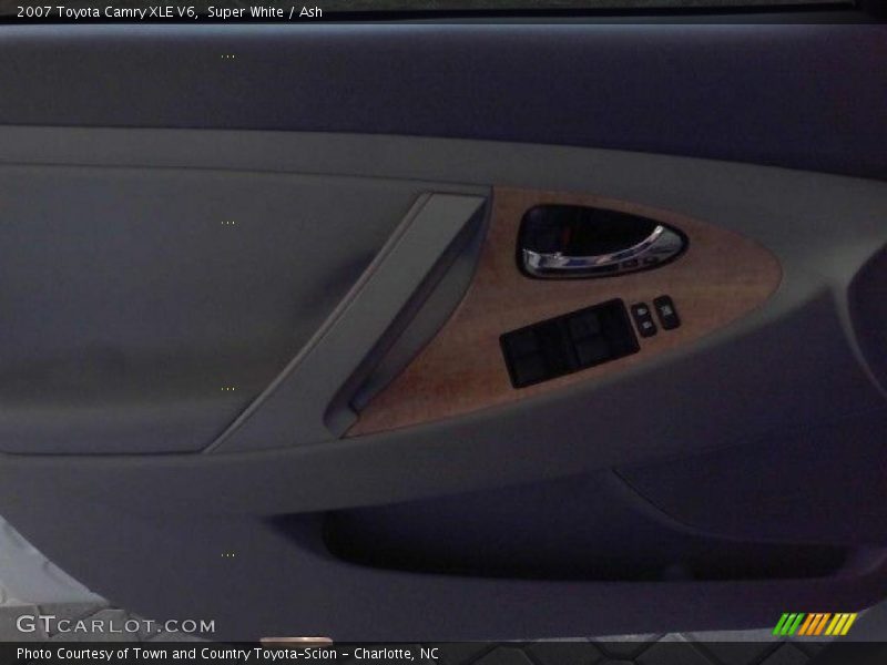 Super White / Ash 2007 Toyota Camry XLE V6