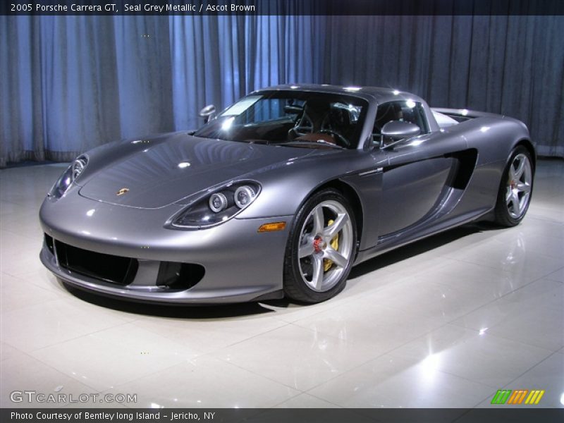 Front 3/4 View of 2005 Carrera GT 