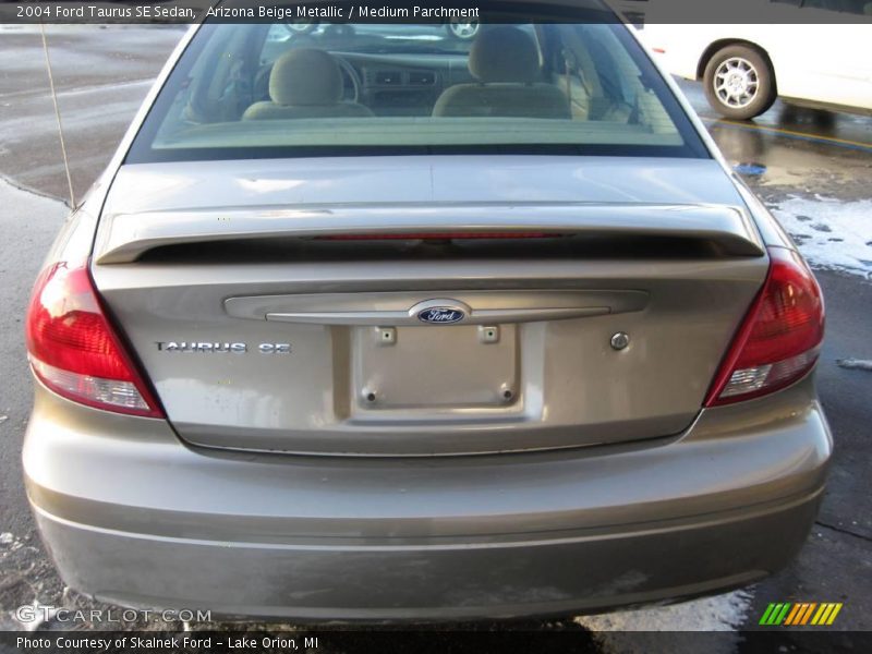 Arizona Beige Metallic / Medium Parchment 2004 Ford Taurus SE Sedan