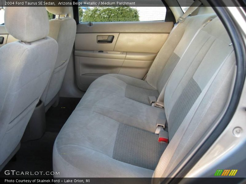 Arizona Beige Metallic / Medium Parchment 2004 Ford Taurus SE Sedan