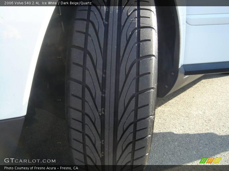 Ice White / Dark Beige/Quartz 2006 Volvo S40 2.4i