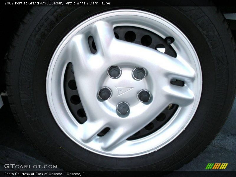 Arctic White / Dark Taupe 2002 Pontiac Grand Am SE Sedan