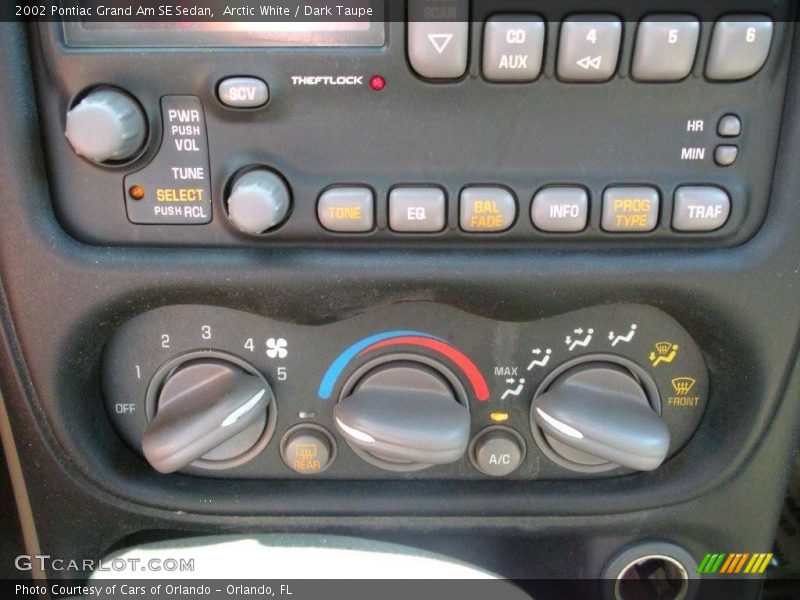 Arctic White / Dark Taupe 2002 Pontiac Grand Am SE Sedan