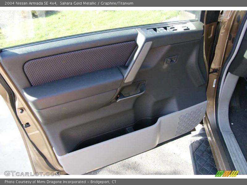 Sahara Gold Metallic / Graphite/Titanium 2004 Nissan Armada SE 4x4