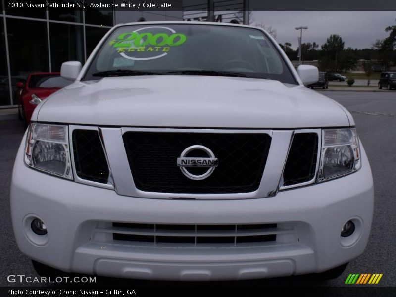 Avalanche White / Cafe Latte 2010 Nissan Pathfinder SE