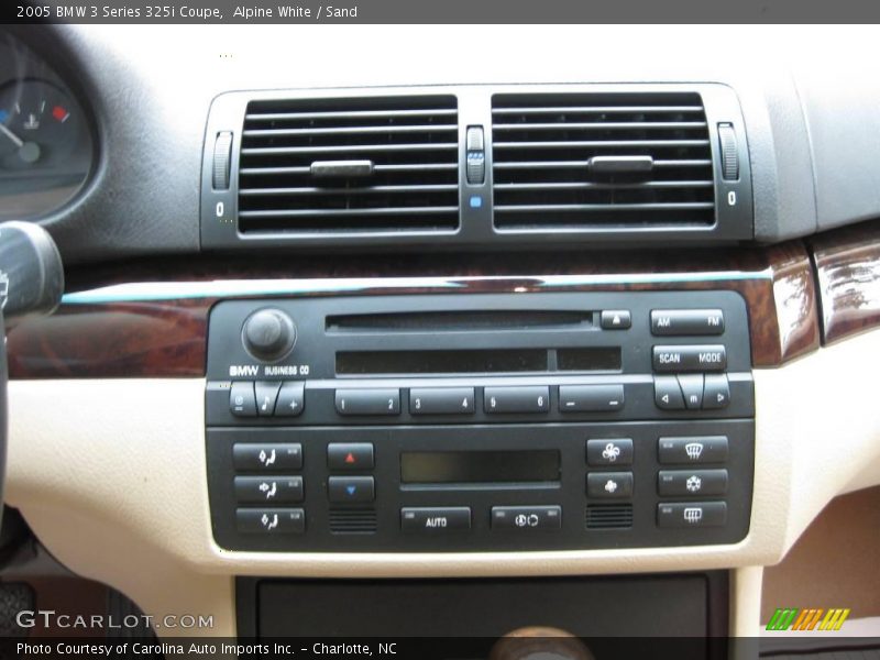 Alpine White / Sand 2005 BMW 3 Series 325i Coupe