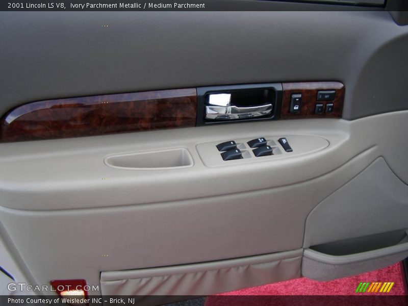 Ivory Parchment Metallic / Medium Parchment 2001 Lincoln LS V8