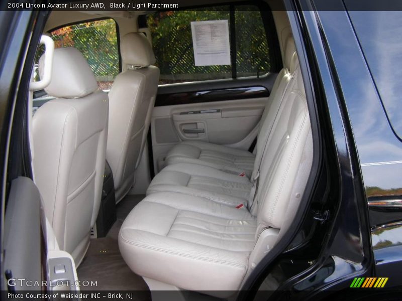 Black / Light Parchment 2004 Lincoln Aviator Luxury AWD