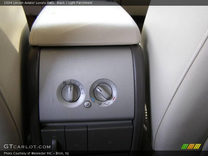 Black / Light Parchment 2004 Lincoln Aviator Luxury AWD
