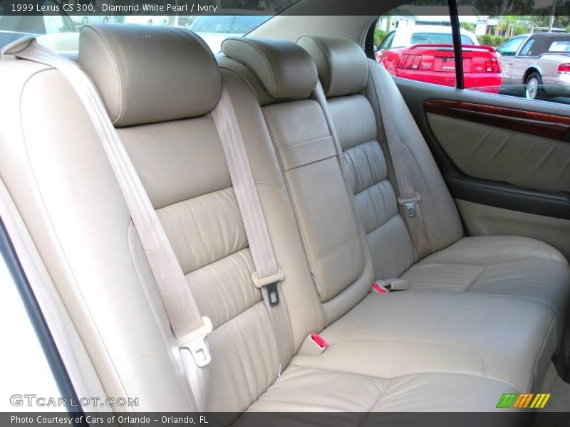 Diamond White Pearl / Ivory 1999 Lexus GS 300