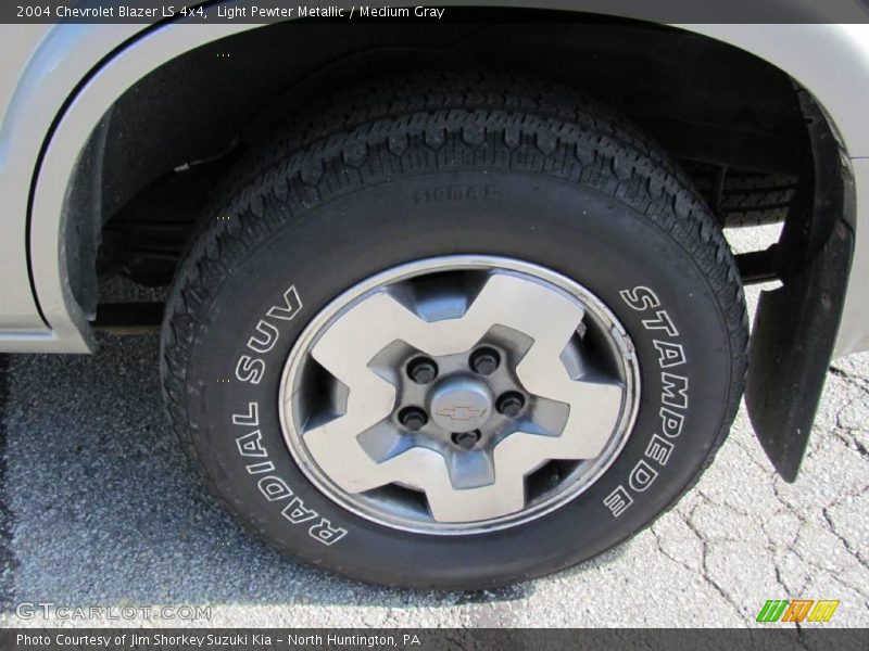 Light Pewter Metallic / Medium Gray 2004 Chevrolet Blazer LS 4x4