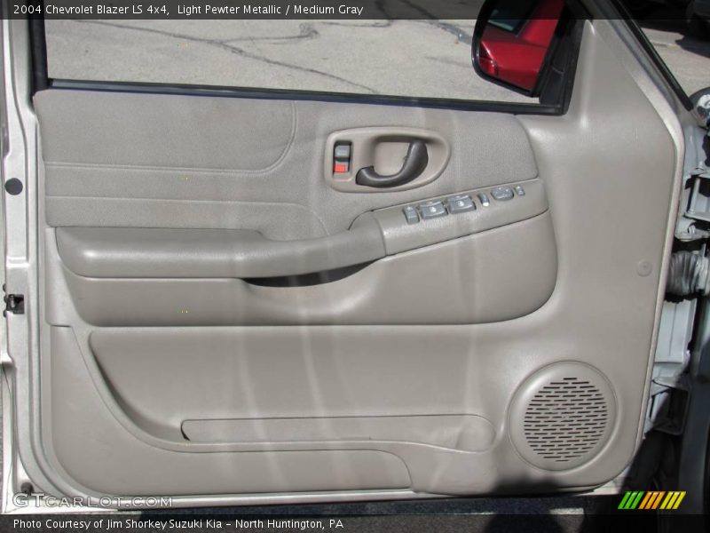 Light Pewter Metallic / Medium Gray 2004 Chevrolet Blazer LS 4x4