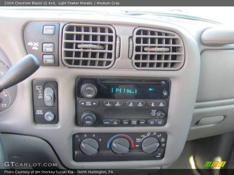 Light Pewter Metallic / Medium Gray 2004 Chevrolet Blazer LS 4x4