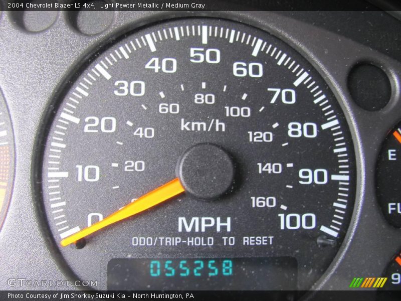 Light Pewter Metallic / Medium Gray 2004 Chevrolet Blazer LS 4x4