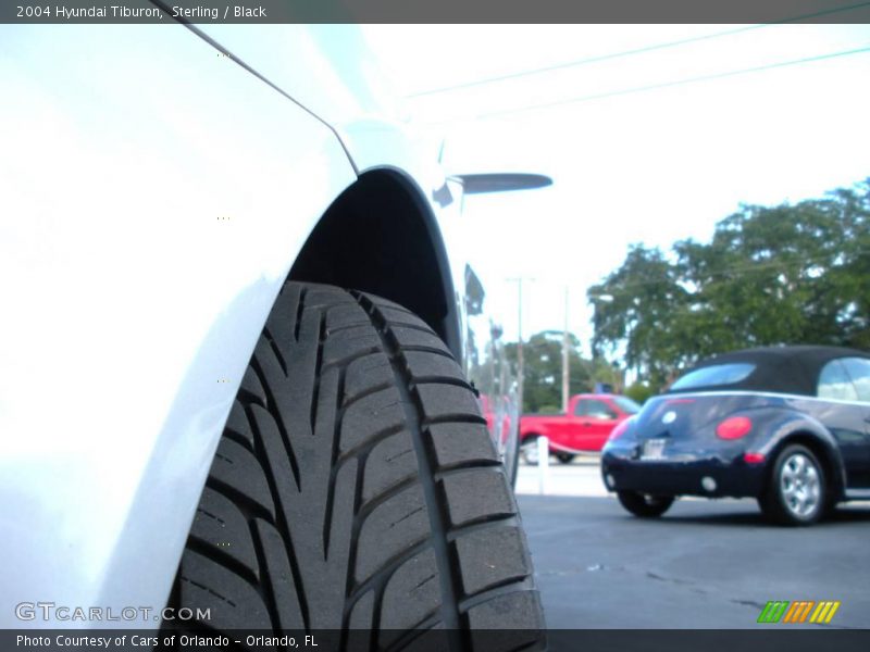 Sterling / Black 2004 Hyundai Tiburon