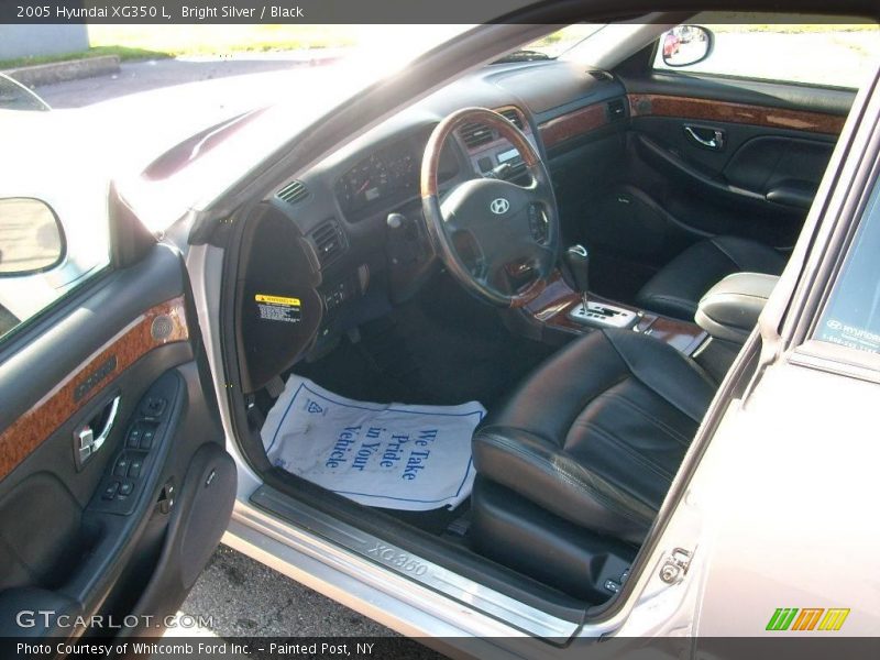 Bright Silver / Black 2005 Hyundai XG350 L