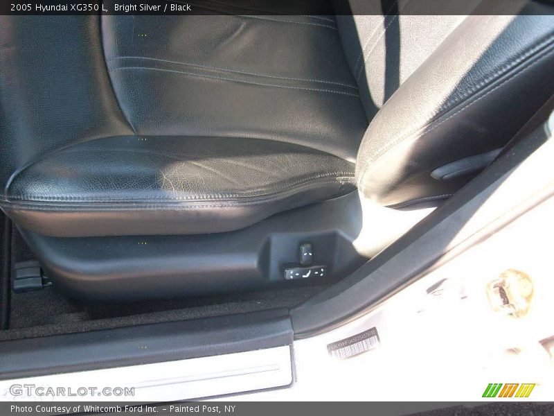 Bright Silver / Black 2005 Hyundai XG350 L