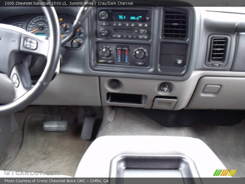 Summit White / Gray/Dark Charcoal 2005 Chevrolet Suburban 1500 LS