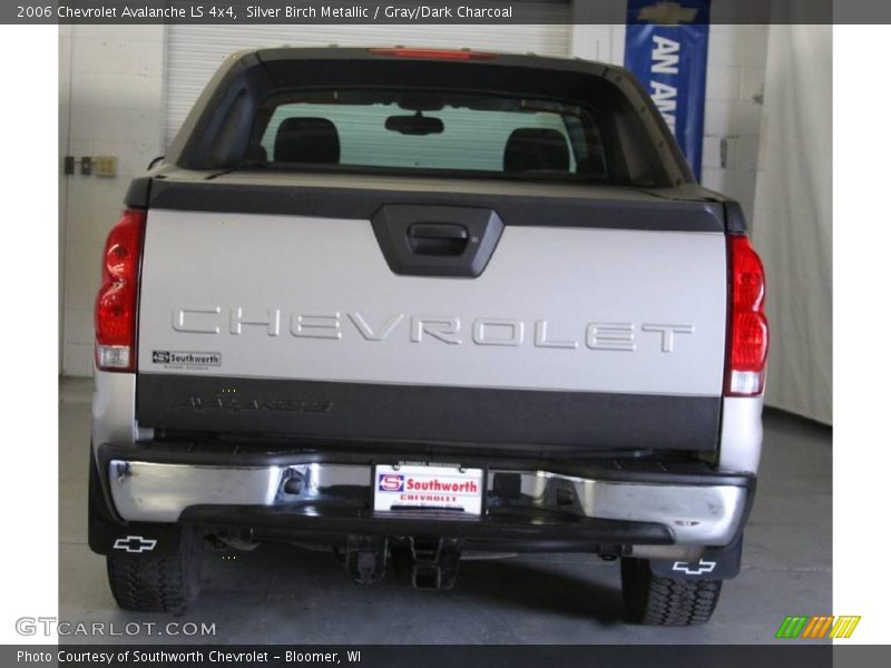 Silver Birch Metallic / Gray/Dark Charcoal 2006 Chevrolet Avalanche LS 4x4