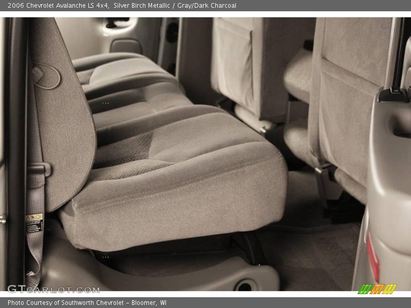 Silver Birch Metallic / Gray/Dark Charcoal 2006 Chevrolet Avalanche LS 4x4