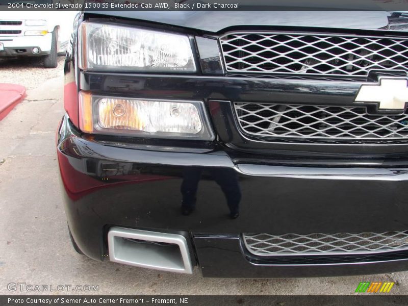 Black / Dark Charcoal 2004 Chevrolet Silverado 1500 SS Extended Cab AWD