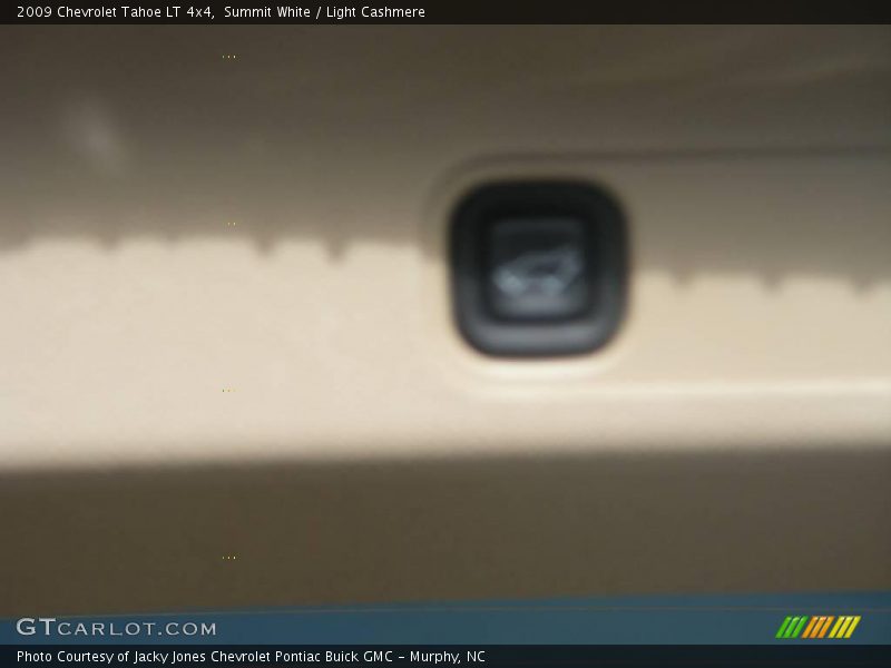 Summit White / Light Cashmere 2009 Chevrolet Tahoe LT 4x4
