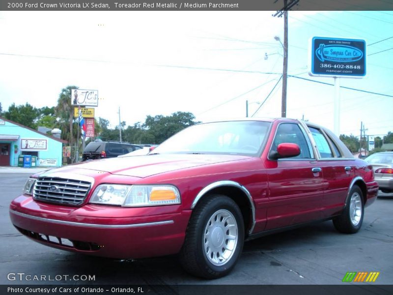 Toreador Red Metallic / Medium Parchment 2000 Ford Crown Victoria LX Sedan