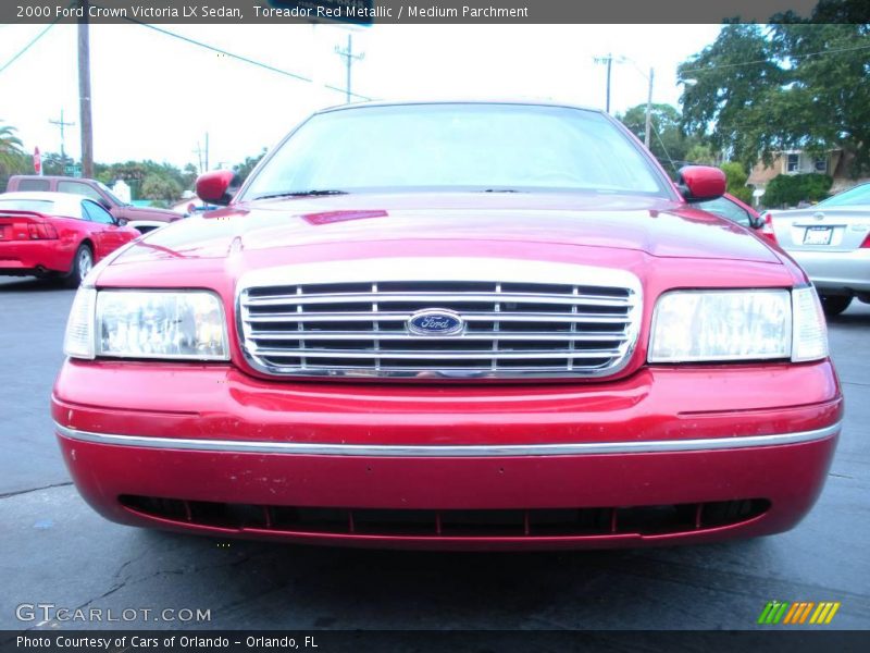 Toreador Red Metallic / Medium Parchment 2000 Ford Crown Victoria LX Sedan