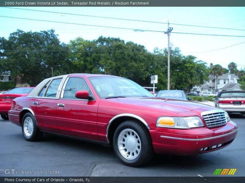 Toreador Red Metallic / Medium Parchment 2000 Ford Crown Victoria LX Sedan