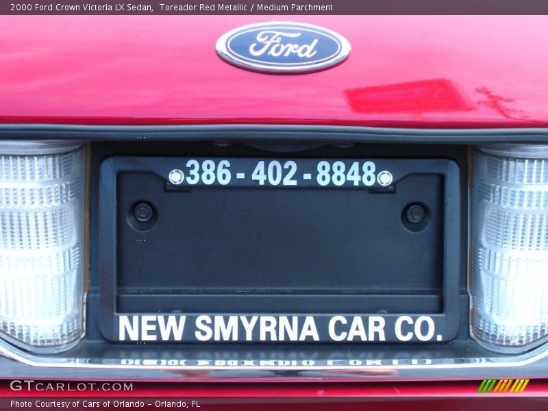 Toreador Red Metallic / Medium Parchment 2000 Ford Crown Victoria LX Sedan