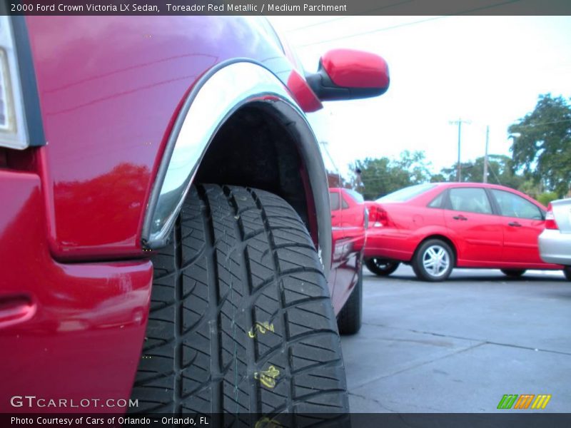 Toreador Red Metallic / Medium Parchment 2000 Ford Crown Victoria LX Sedan