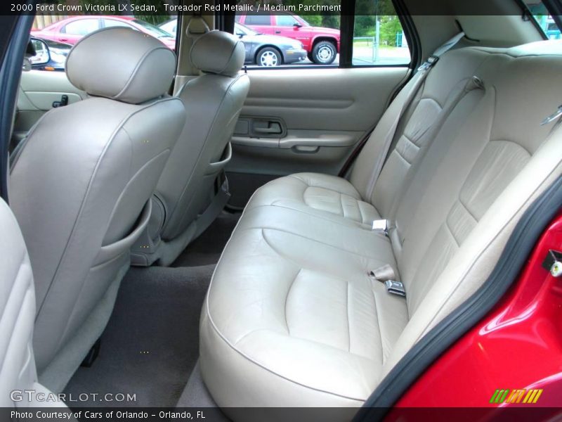 Toreador Red Metallic / Medium Parchment 2000 Ford Crown Victoria LX Sedan