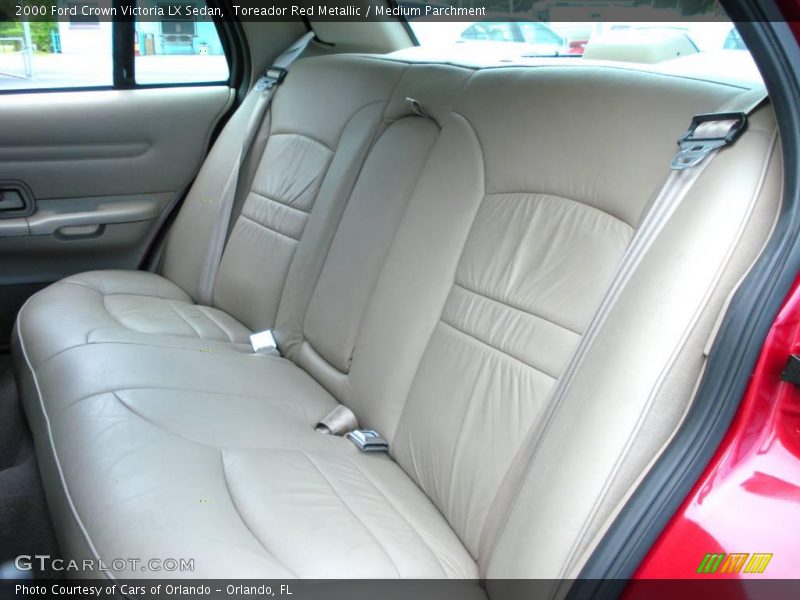 Toreador Red Metallic / Medium Parchment 2000 Ford Crown Victoria LX Sedan