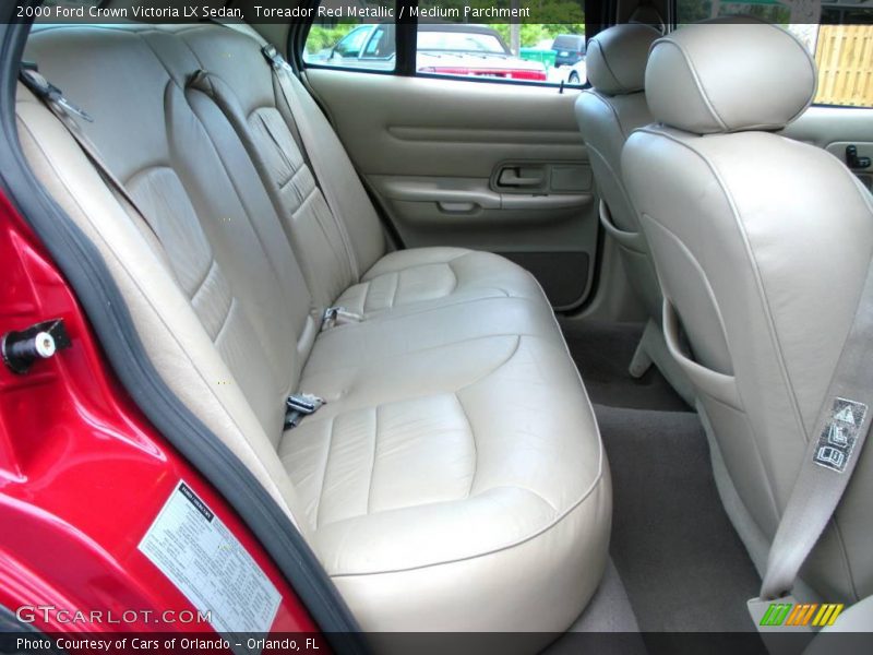 Toreador Red Metallic / Medium Parchment 2000 Ford Crown Victoria LX Sedan