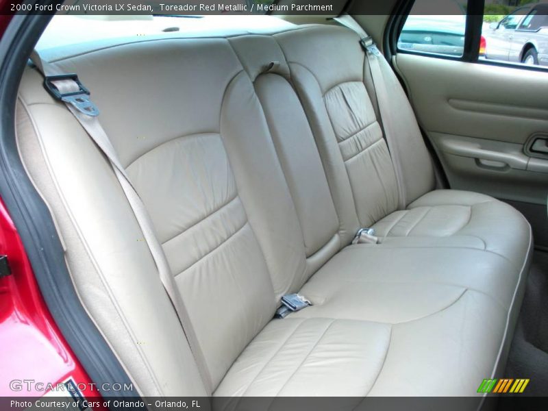 Toreador Red Metallic / Medium Parchment 2000 Ford Crown Victoria LX Sedan