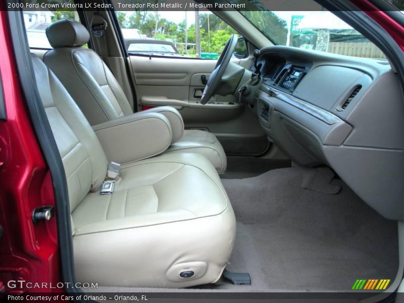 Toreador Red Metallic / Medium Parchment 2000 Ford Crown Victoria LX Sedan
