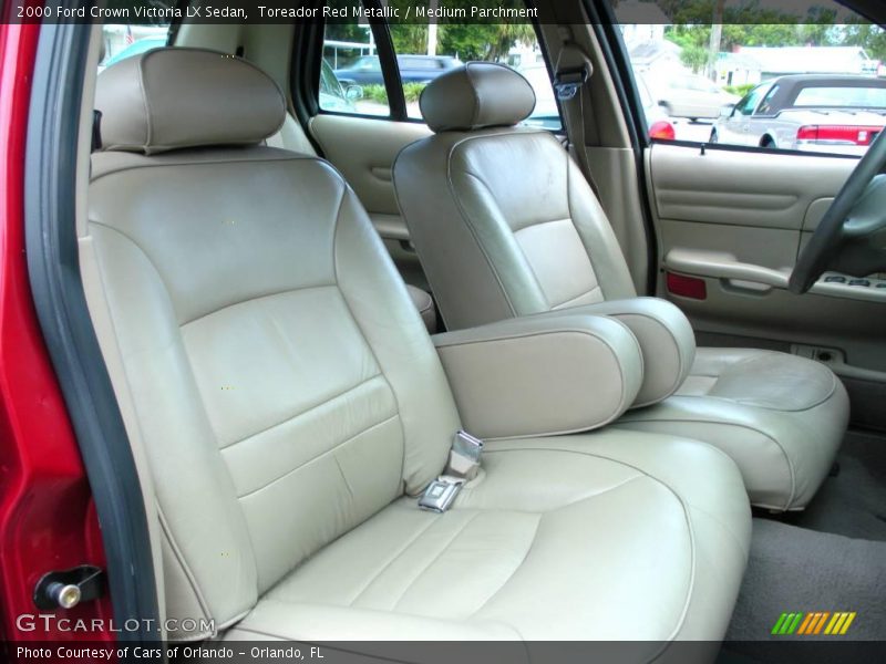 Toreador Red Metallic / Medium Parchment 2000 Ford Crown Victoria LX Sedan