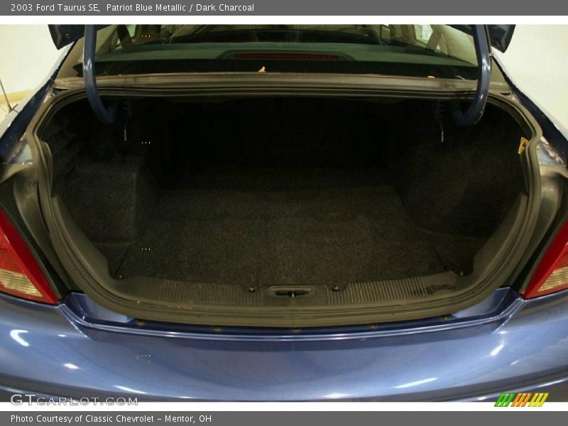 Patriot Blue Metallic / Dark Charcoal 2003 Ford Taurus SE