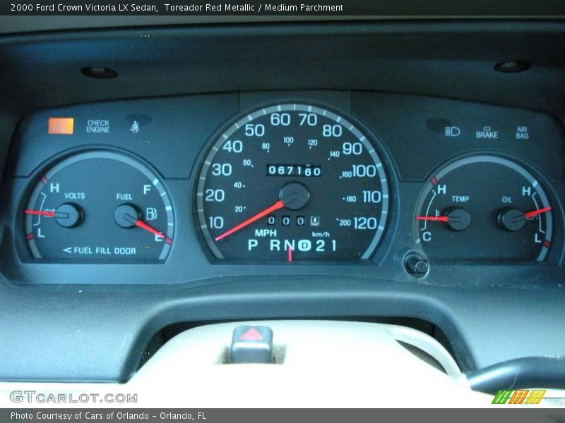 Toreador Red Metallic / Medium Parchment 2000 Ford Crown Victoria LX Sedan
