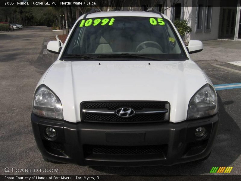 Nordic White / Beige 2005 Hyundai Tucson GLS V6