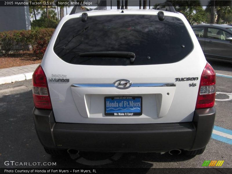 Nordic White / Beige 2005 Hyundai Tucson GLS V6