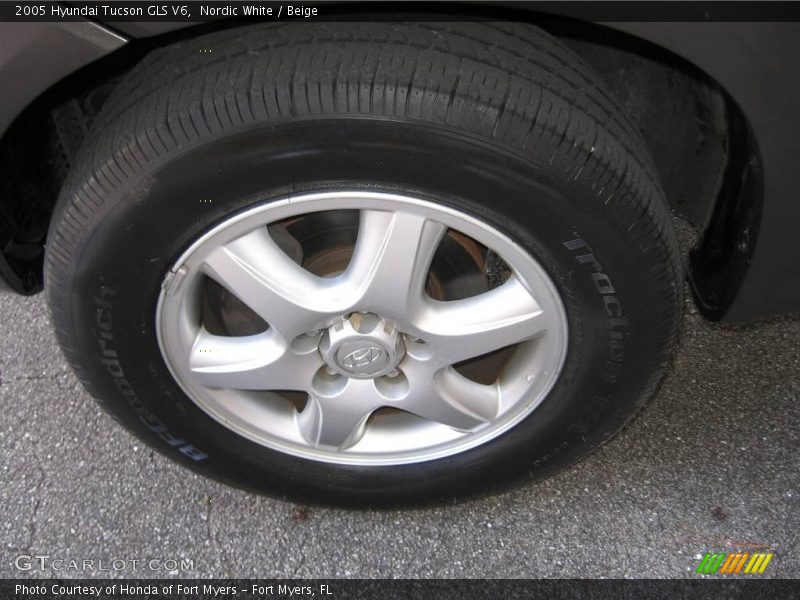 Nordic White / Beige 2005 Hyundai Tucson GLS V6
