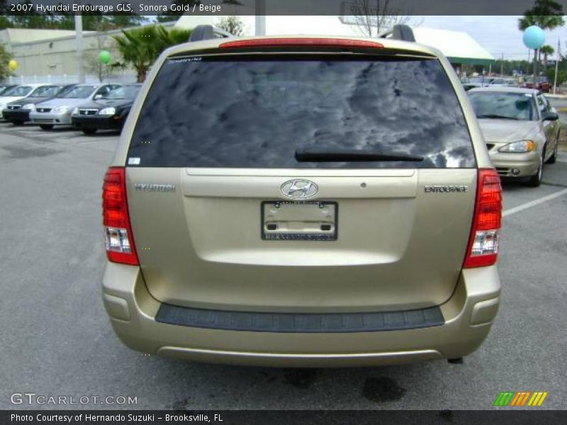 Sonora Gold / Beige 2007 Hyundai Entourage GLS